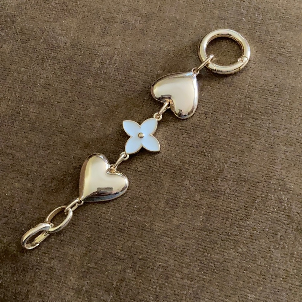 Chain strap extender.  (Used with LV Pochette strap.)